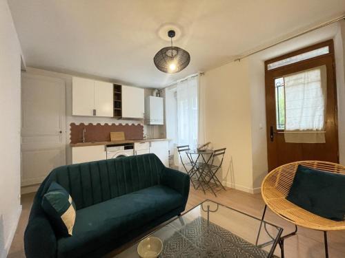 Palaiseau Apartment | Charming Cozy Cottage Palaiseau Center