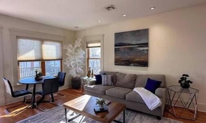 Midtown House | Charming cozy townhome with 1 bedroom and WiFi, AC in nice Oklahoma City