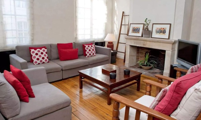 Quartier Sainte-Avoye Apartment | Charming cozy triplex in trendy Marais