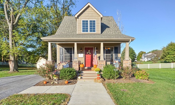 Middletown House | Charming "Cream of the Crop" Cape ~❤️of Middletown