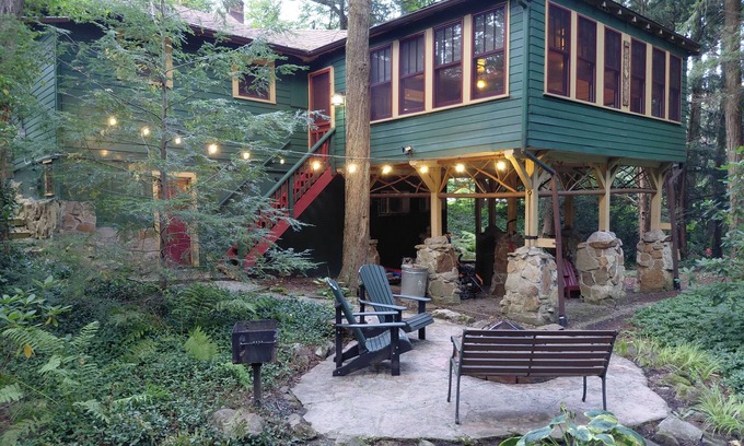 Jefferson Township Cottage | Charming Creekside Cottage Close to Hidden Valley/Seven Springs Resorts