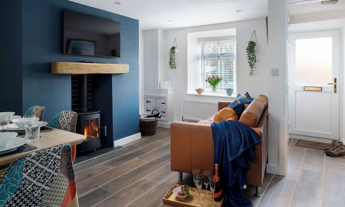 Dolgellau Cottage | Charming dog friendly cottage with cosy log burner