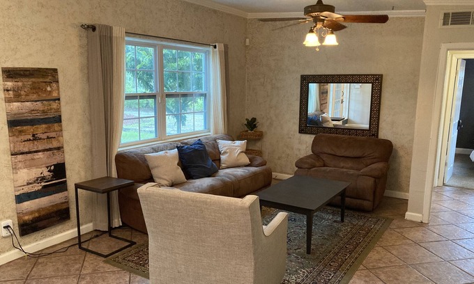 Orlando House | Charming East Orlando Home for Complete Tranquility. Great For a Long Time Stay!