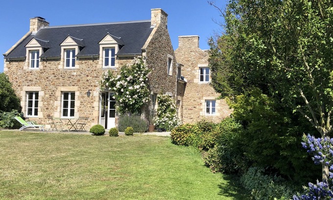 Saint-Briac-sur-Mer House | Charming family house near beaches