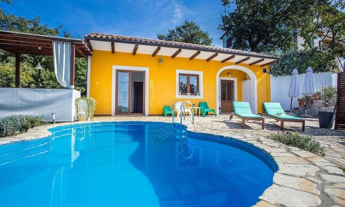 Ripenda Verbanci House | Charming family retreat with Private Pool
