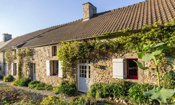 Siouville-Hague Cottage | Charming family house with enclosed garden, ideal for peaceful holidays in Siouville