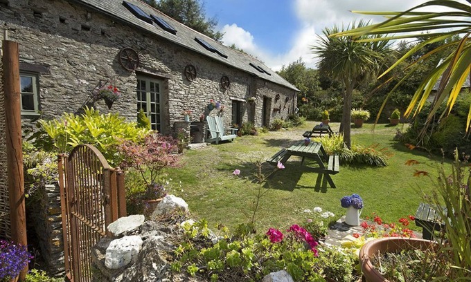 Hele Cottage | Charming, family friendly, 6-bedroom barn conversion located close to the beach