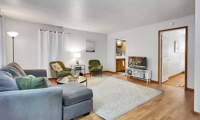 Des Moines Apartment | Charming Family Friendly 3BR Duplex Close to Drake