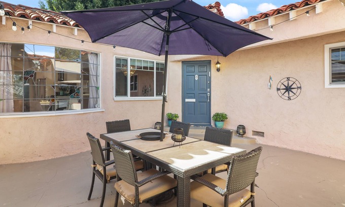 Beverlywood House | Charming family home with gated courtyard