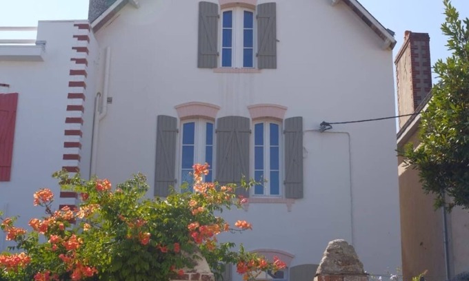 Quiberon Villa | Charming family villa 50 metres from the main beach