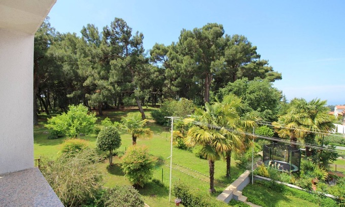 Brulo Apartment | Charming flat just 350 metres from the beach with private balcony and sea view