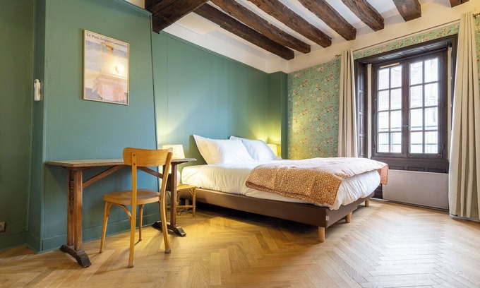 Moret-sur-Loing Cottage | Charming renovated air-conditioned cottage, historic center of Moret-sur-Loing
