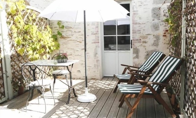 Talmont-Saint-Hilaire Cottage | Charming Cottage in Former School with Private Terrace, WiFi & Bikes, Near Thalassotherapy