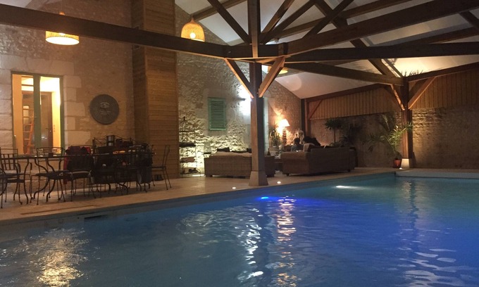 Chauvigny Bed & Breakfast | Charming gîte Indoor pool Medieval town