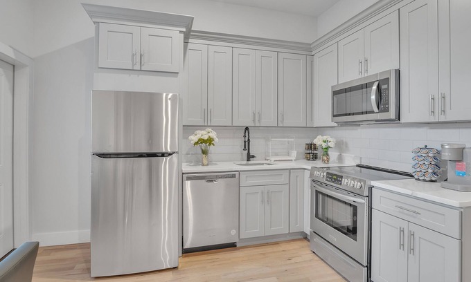 North Ironbound Apartment | Charming Gem In Newark 3 Bedroom Apts by RedAwning