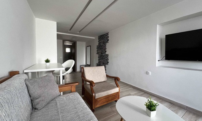 Emporio Apartment | Charming Getaway in the Heart of Emporio Santorini