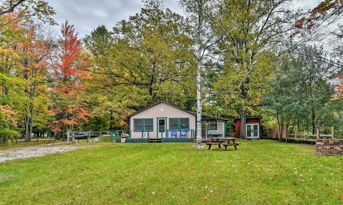 Gladwin House | Charming Gladwin Family Cottage - Indian Lake