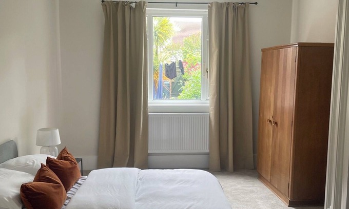 Hoylake Apartment | Charming Ground Floor Apartment in Hoylake