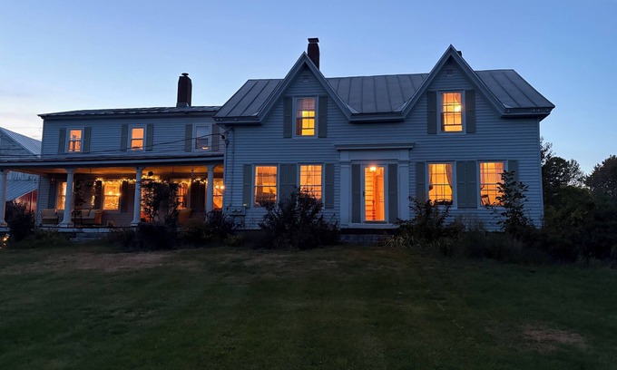 Oakland House | Charming Guest House on Farm - Pets Welcome