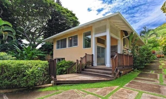Coconut Grove Apartment | Charming Hale Mokolea in Lanikai –2BR, 2BA, Full Kitchen