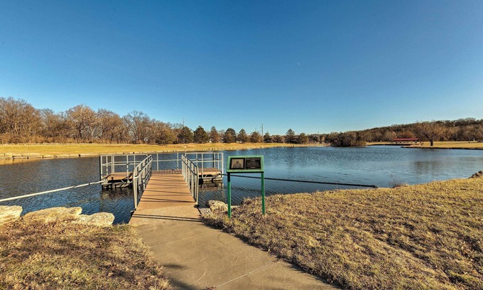 Manhattan Apartment | Charming Hideaway w/Patio: 3 Mi to Kansas State!