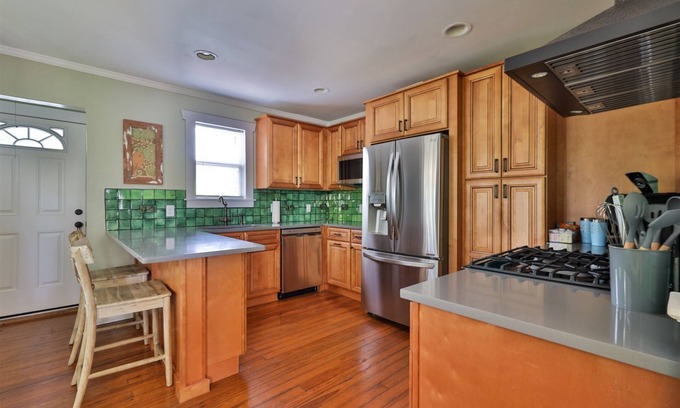 Historic District House | Charming historical 2-bedroom house in gorgeous New Smyrna Beach - pet friendly