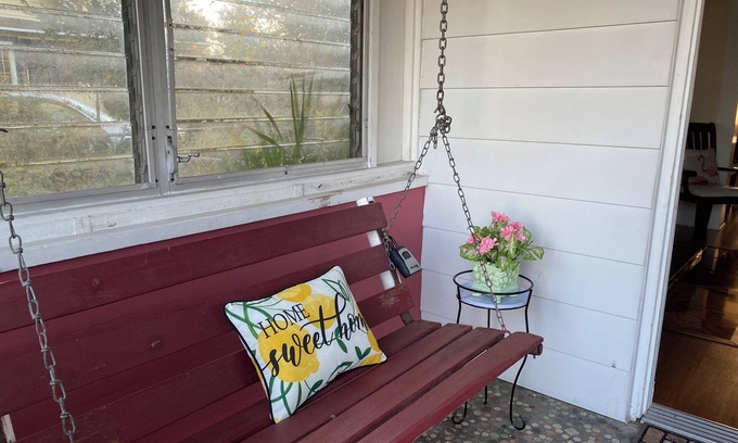 Polk City Cottage | Charming Historic Cottage with Cozy Porch and Garden Retreat