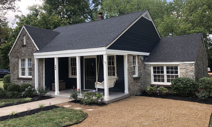 Franklin Cottage | Charming Historic Cottage downtown Franklin