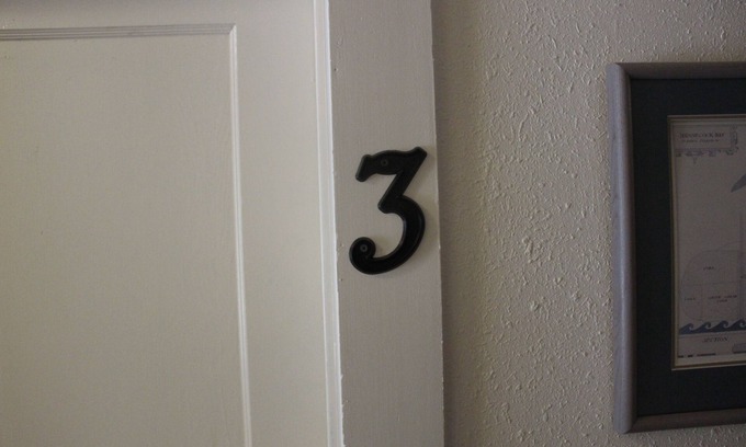 Roseburg Bed & Breakfast | Charming Historic lodge across from Umpqua river