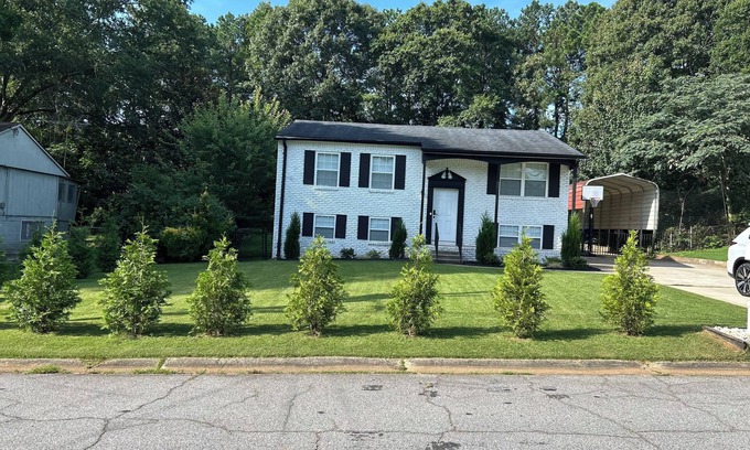 Forest Park House | Charming Home Away From Home/Near the Atlanta Airport.