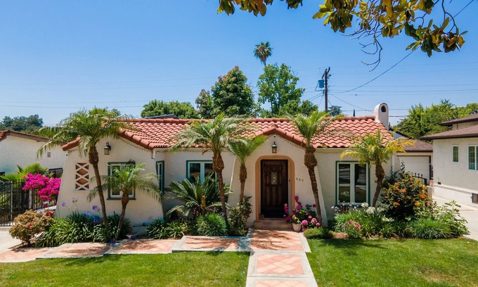 Glenwood House | Charming Home in an Upscale Glendale Neighborhood