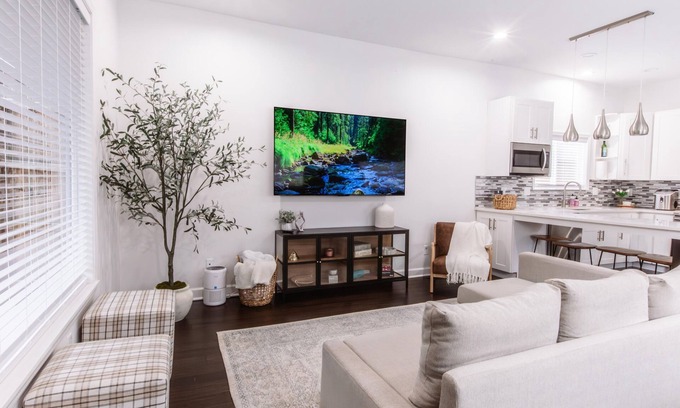 Lexington House | Charming Home Near UK Campus! Perfect for Family Visits.