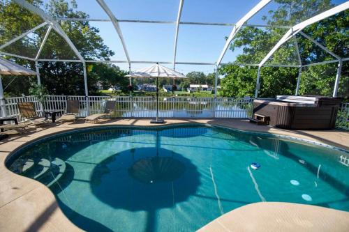Palm Harbor House | Charming home w private heated pool & hot tub
