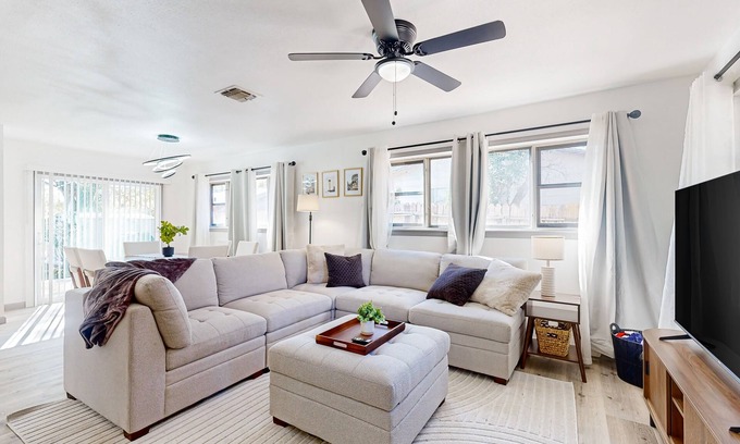 Shearer Hills - Ridgeview House | Charming home with grill & outdoor hangout - close to River Walk