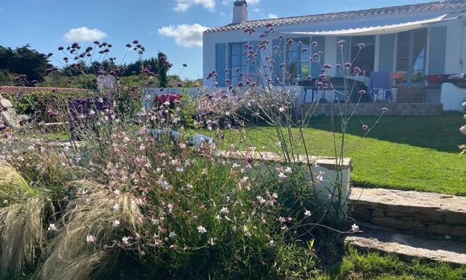 Ile d'Yeu House | Charming house, 100 m from the sea. View over the village of Millstone