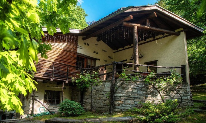 Lavertezzo Apartment | Charming house by the river in the Verzasca Valley (CASA AL FIUME)