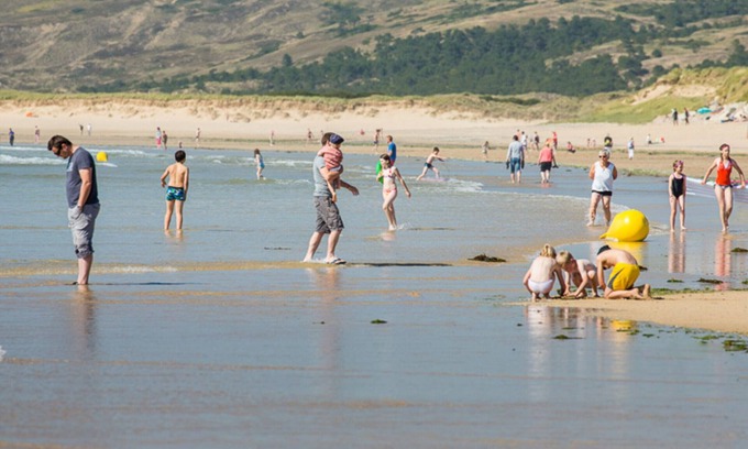 Siouville-Hague Cottage | Charming house in Siouville-Hague with garden, near beach, pets allowed, parking