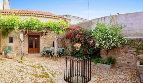 Anora House | Charming House in Añora with Garden
