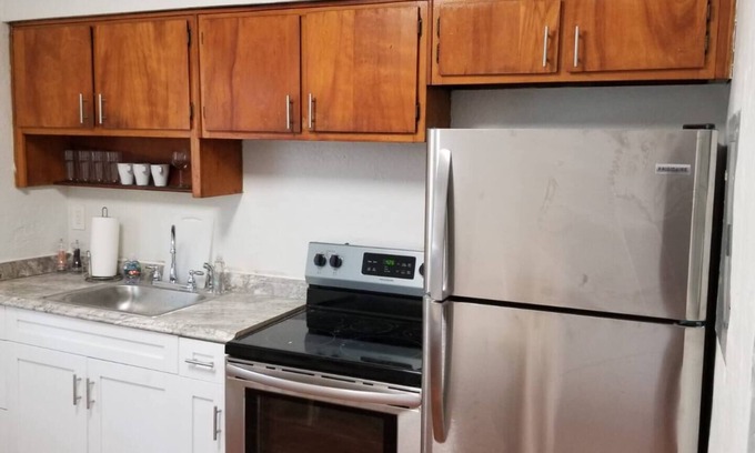 Southwest Coconut Grove Apartment | Charming House in Coconut Grove w. Parking spot, Charming House in Coconut Grove w. Parking spot
