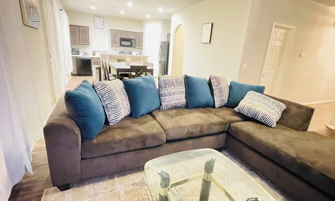 Coweta House | Charming house in fantastic Coweta with fitness room, WiFi, AC
