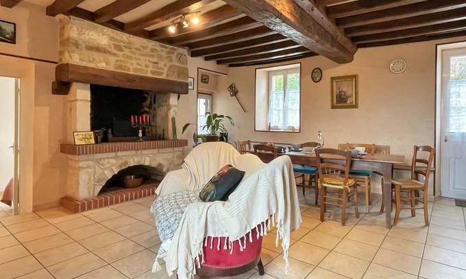 Rabodanges Cottage | Charming house near Rabodanges Lake with garden and fireplace