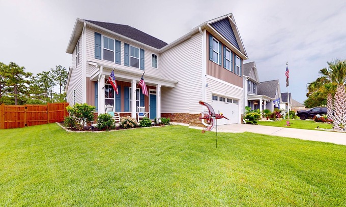 Myrtle Grove House | Charming house near the water with a large yard & firepit - dog-friendly