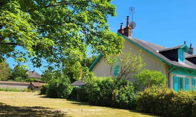 Lurcy-Levis Cottage | Charming house with large garden and terrace in picturesque village