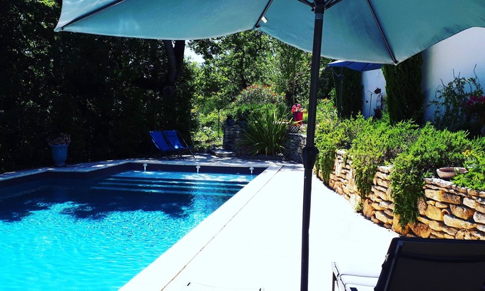 Pierrevert Apartment | Charming independent studio with swimming pool.
