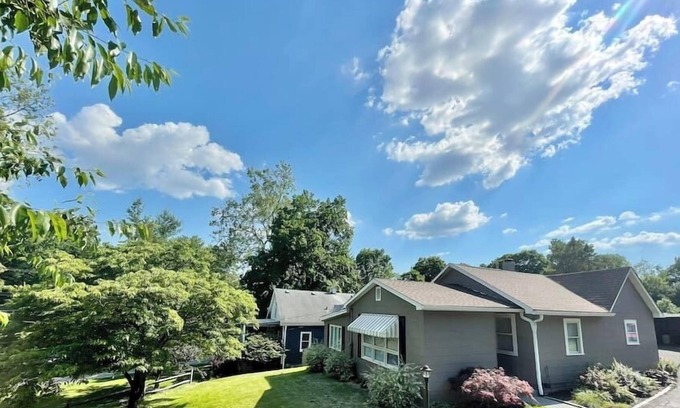 Indianapolis House | Charming Indy Cottage: Minutes to Downtown