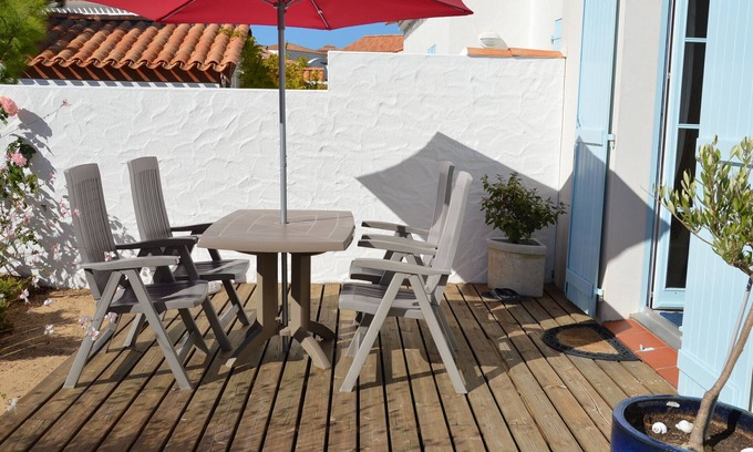 Saint-Jean-de-Monts House | Charming Lake House Near Golf & Beach, Sleeps 6, Terrace, Modern Amenities