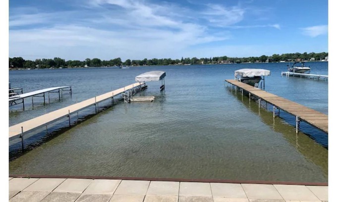 Waterford House | Charming Lake Front Home