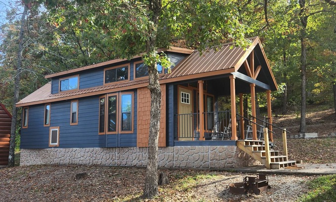 Gepp Cabin | Charming Lake Cabin featuring 1 Bedroom 1 Bathroom with a loft