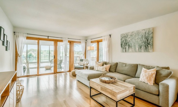 Plymouth Cottage | Charming Lake Cottage Near Minneapolis - Koselig Cottage on Medicine Lake
