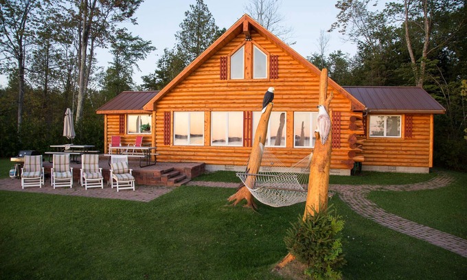 Moran Cottage | Charming Lakefront Log Cottage, With 4 Star Furnishings, 15 min. N of Mighty Mac